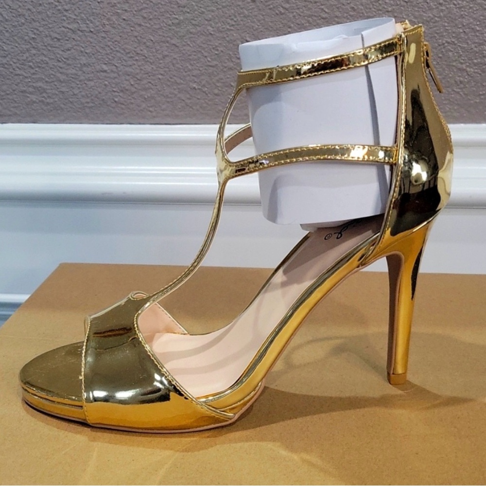 Qupid Gold Open-Toe Double Ankle Strap Heels Women’s 8.5 NWOT